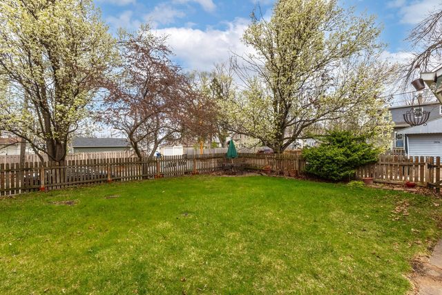 2633 Grand Avenue, Davenport, IA 52803