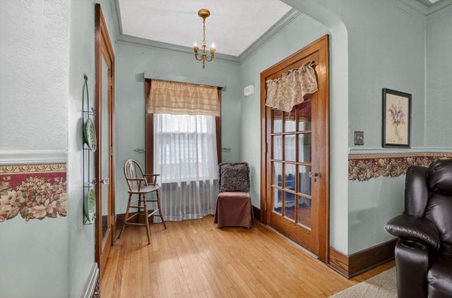 2633 Grand Avenue, Davenport, IA 52803