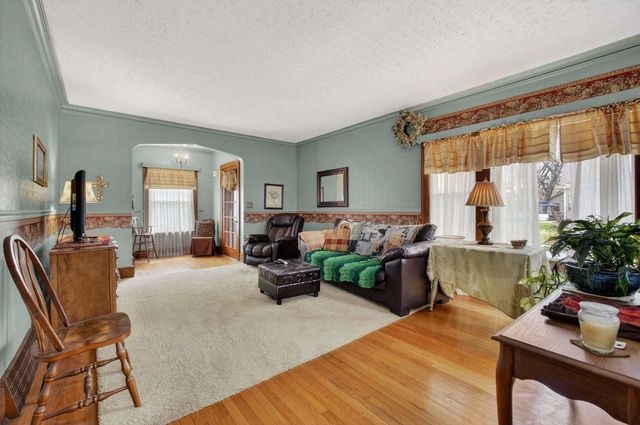 2633 Grand Avenue, Davenport, IA 52803