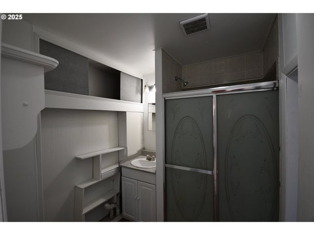 2829 W 9TH St, The Dalles, OR 97058