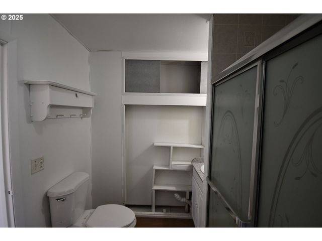 2829 W 9TH St, The Dalles, OR 97058