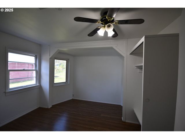 2829 W 9TH St, The Dalles, OR 97058