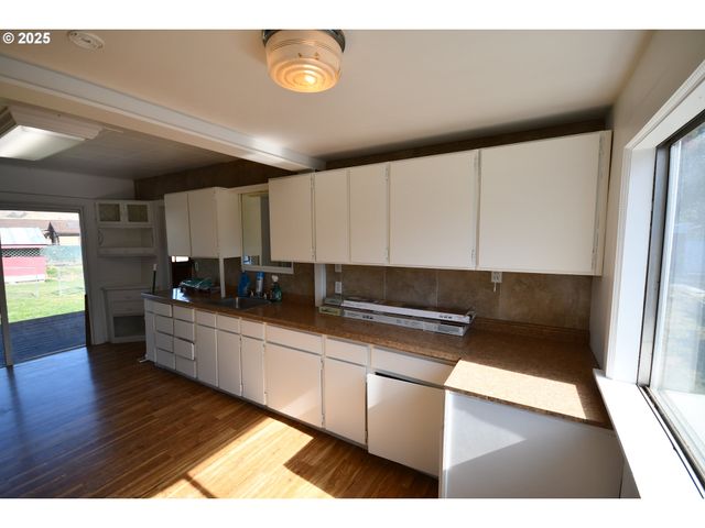 2829 W 9TH St, The Dalles, OR 97058