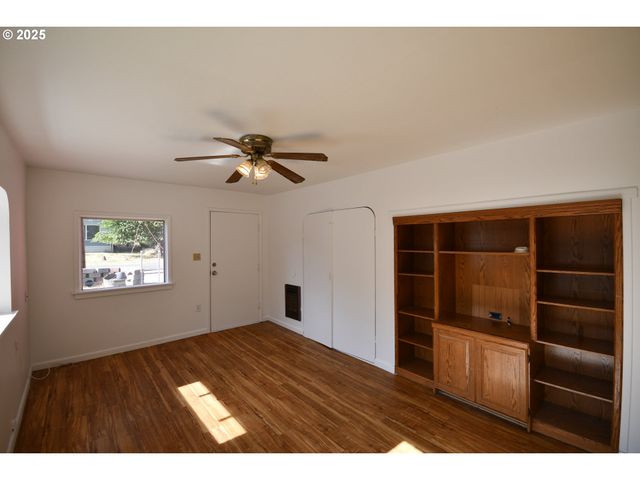 2829 W 9TH St, The Dalles, OR 97058