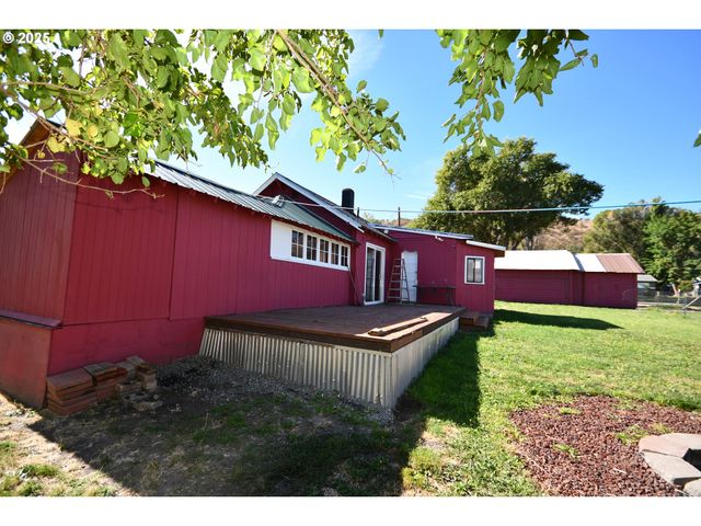 2829 W 9TH St, The Dalles, OR 97058