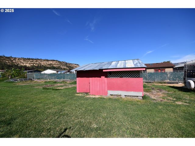 2829 W 9TH St, The Dalles, OR 97058