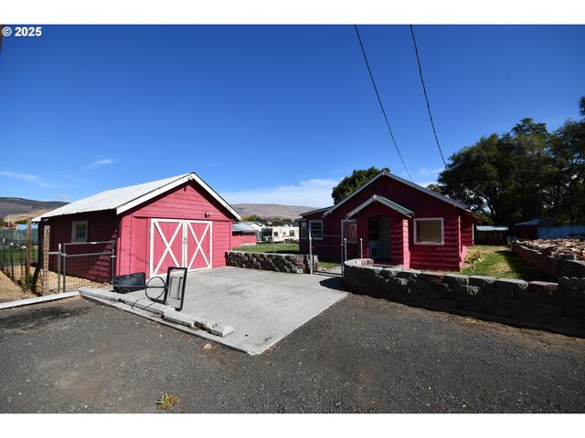 2829 W 9TH St, The Dalles, OR 97058