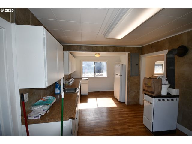 2829 W 9TH St, The Dalles, OR 97058
