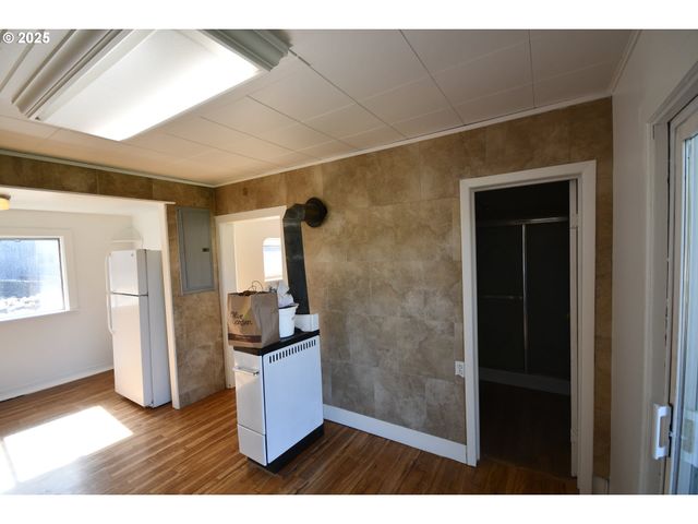2829 W 9TH St, The Dalles, OR 97058