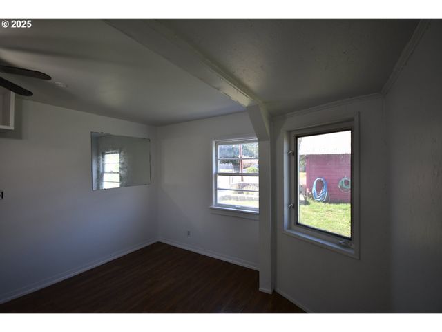 2829 W 9TH St, The Dalles, OR 97058