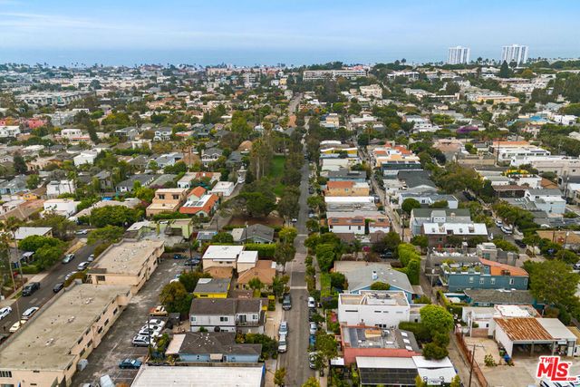 802 Ozone Street, Santa Monica, CA 90405