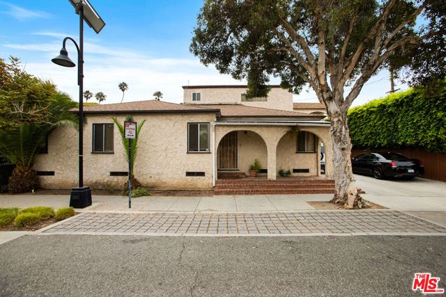 802 Ozone Street, Santa Monica, CA 90405