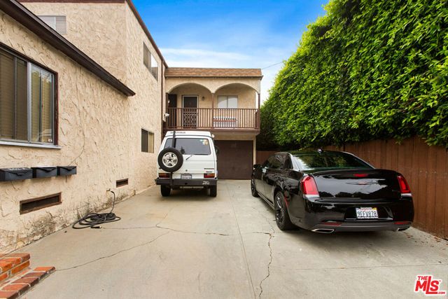 802 Ozone Street, Santa Monica, CA 90405