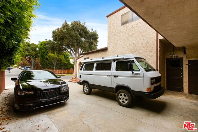 802 Ozone Street, Santa Monica, CA 90405