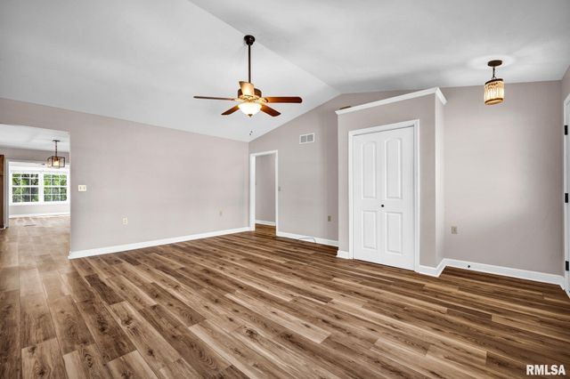 6917 N FLAGSTONE Court, Peoria, IL 61615