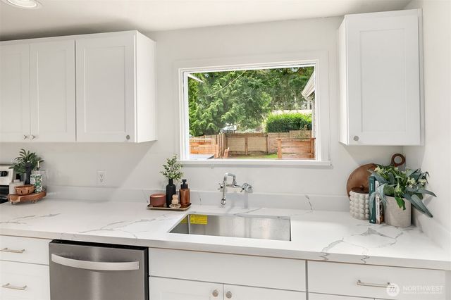 215 NW 130th Street, Seattle, WA 98177