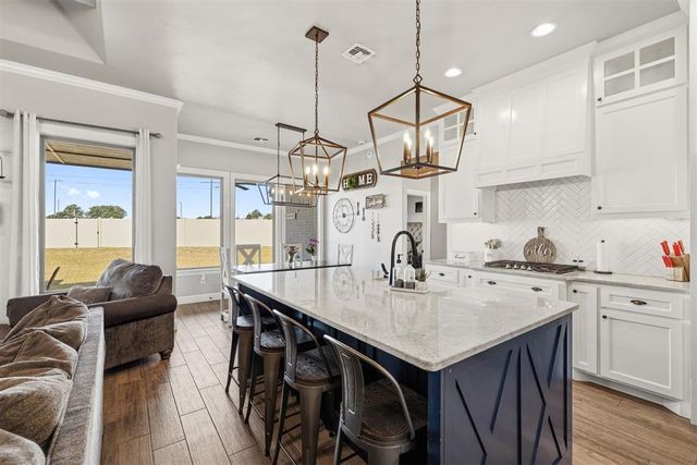 11724 SW 47th Place, Mustang, OK 73064