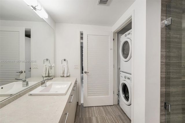 1010 Brickell Avenue 3007, Miami, FL 33131