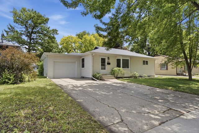 1512 17th Street S, Moorhead, MN 56560