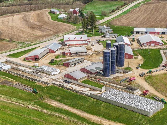 E8985 County B Road, Sauk City, WI 53588