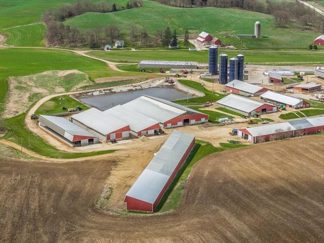 E8985 County B Road, Sauk City, WI 53588