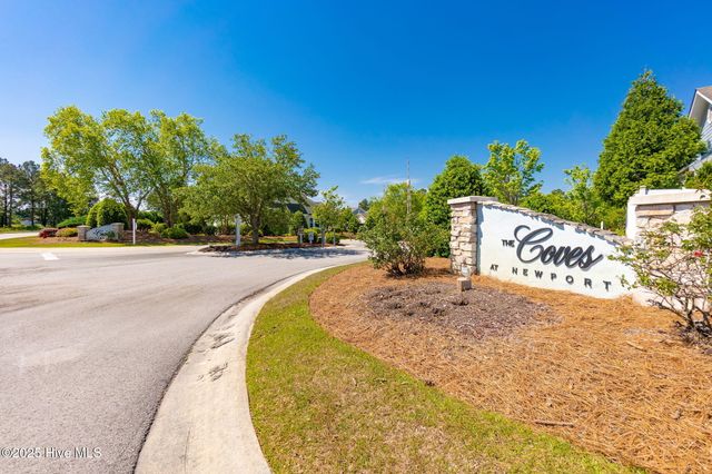 307 Sweetwater Cove, Newport, NC 28570