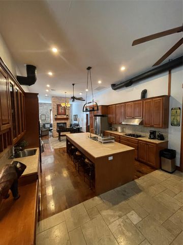 1000 E 8th ST, Austin, TX 78702