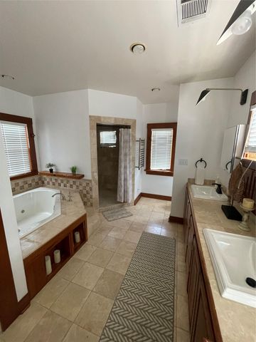 1000 E 8th ST, Austin, TX 78702