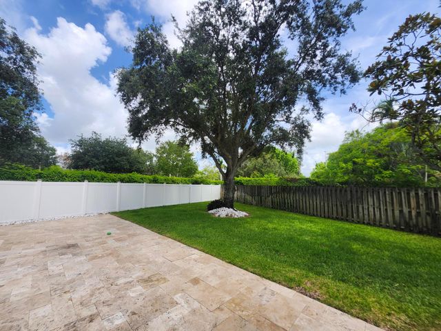 1582 NW 135th Avenue, Pembroke Pines, FL 33028