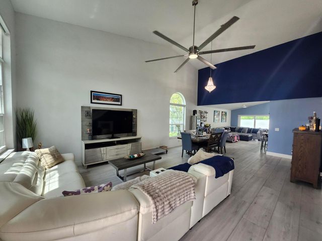 1582 NW 135th Avenue, Pembroke Pines, FL 33028