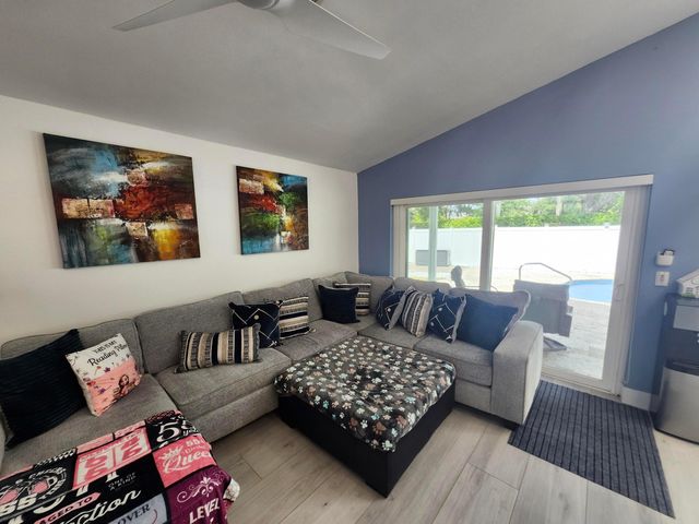 1582 NW 135th Avenue, Pembroke Pines, FL 33028