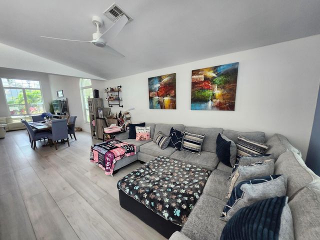 1582 NW 135th Avenue, Pembroke Pines, FL 33028