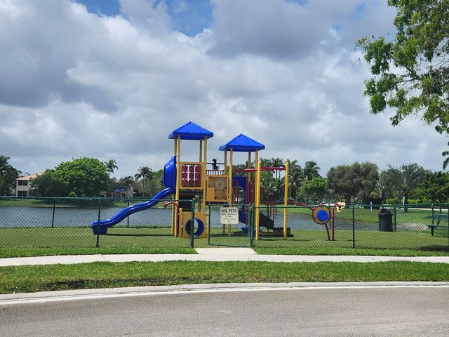 1582 NW 135th Avenue, Pembroke Pines, FL 33028