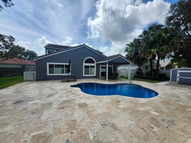 1582 NW 135th Avenue, Pembroke Pines, FL 33028