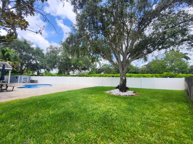 1582 NW 135th Avenue, Pembroke Pines, FL 33028