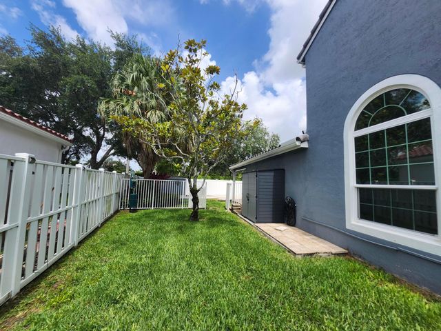 1582 NW 135th Avenue, Pembroke Pines, FL 33028