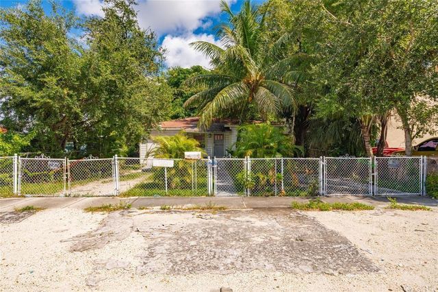 2621 NW 32nd Street, Miami, FL 33142