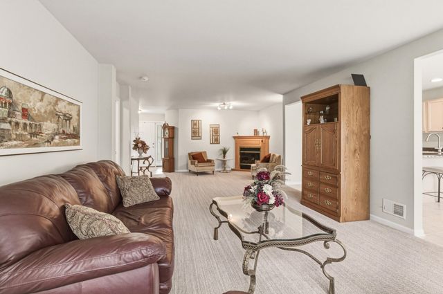 1096 Lakewood Court, Schererville, IN 46375