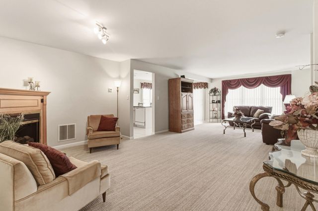 1096 Lakewood Court, Schererville, IN 46375
