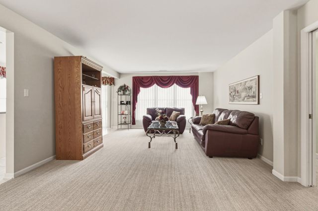 1096 Lakewood Court, Schererville, IN 46375