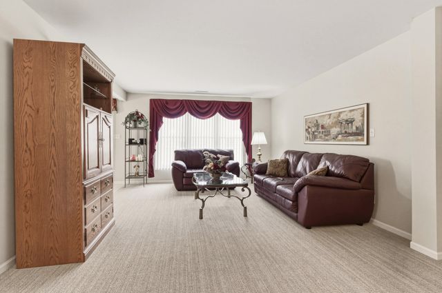 1096 Lakewood Court, Schererville, IN 46375