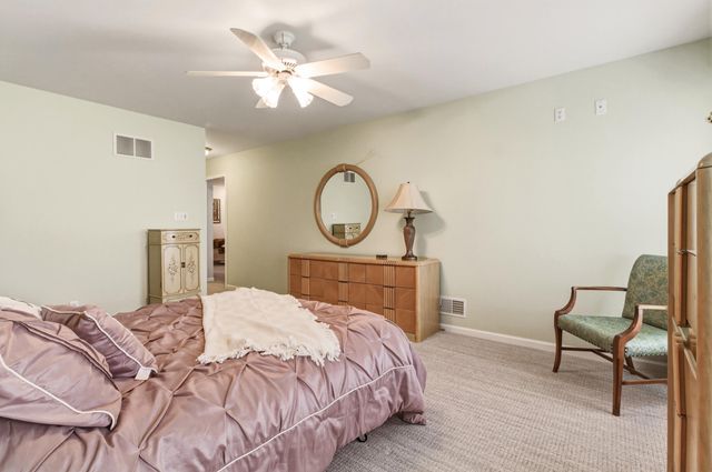 1096 Lakewood Court, Schererville, IN 46375