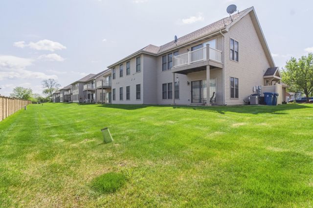 1096 Lakewood Court, Schererville, IN 46375