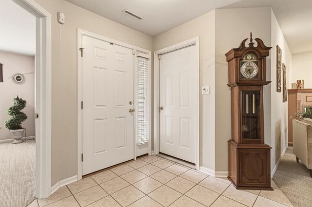 1096 Lakewood Court, Schererville, IN 46375
