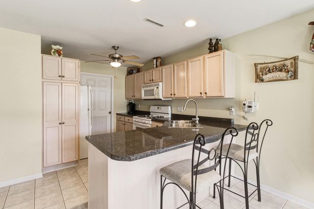 1096 Lakewood Court, Schererville, IN 46375