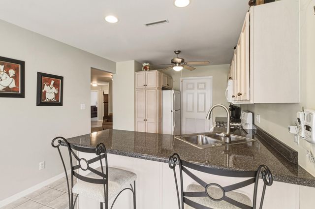 1096 Lakewood Court, Schererville, IN 46375