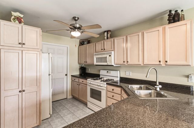1096 Lakewood Court, Schererville, IN 46375
