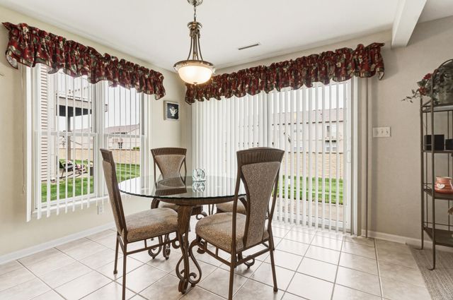 1096 Lakewood Court, Schererville, IN 46375