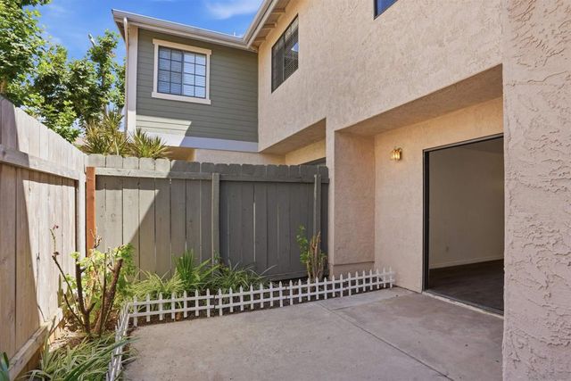 1225 N Broadway 21, Escondido, CA 92026