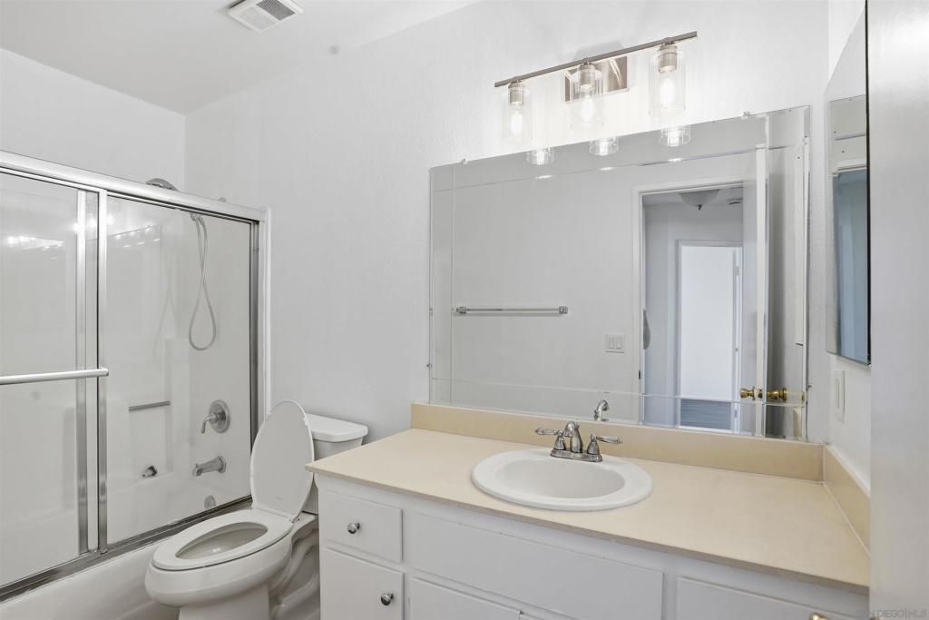 Image 18 of property listing at 1225 N Broadway 21, Escondido, CA 92026